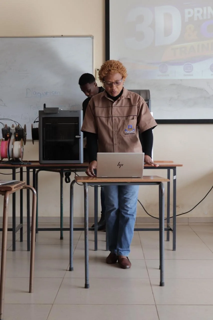 Classroom 3D printer setup by Layerzim